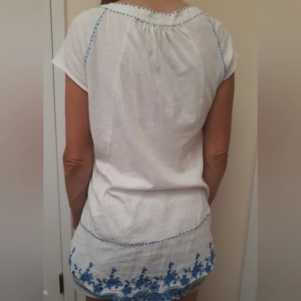 High-low Embroidered Tunic - Picture 4 of 8